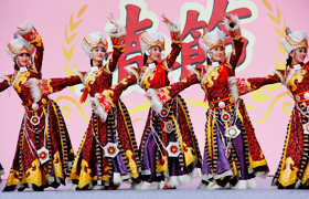 中国甘粛省芸術団華麗な踊り