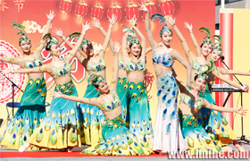 中国東方歌舞団の華麗な踊り