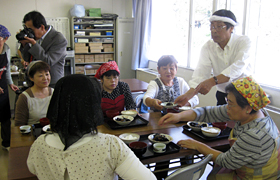 ����̋��y�������F�Ŏ��H