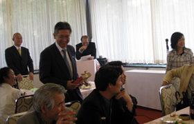 �p�[�e�B�[���̕��i