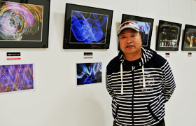 �����A���ʐ^��i�W