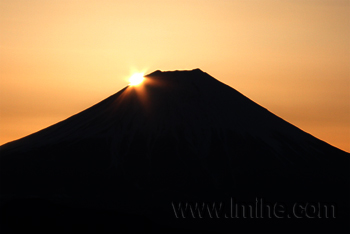 七面山から見るダイヤモンド富士
