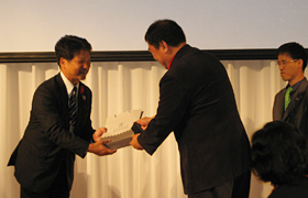 ��l������؊ό���b��O�d�����}�𗬉�