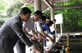 観光施設を訪問する