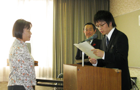 暗唱部門の一位入賞者