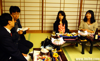 ��ނ��󂯂Ă��钆���l�u���K�[