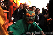 奈良县长谷寺的驱鬼火节